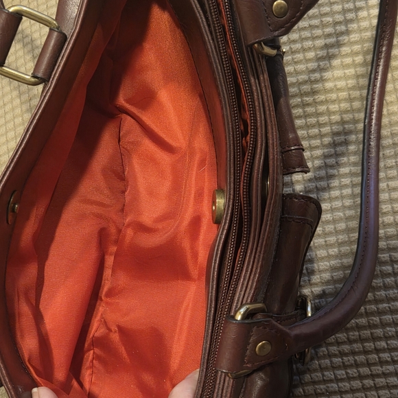 Elegant Burgundy Leather Handbag - Picture 5 of 9